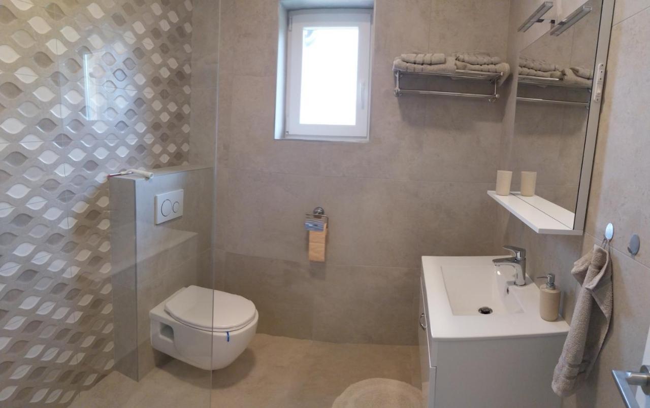 Vila Dubravka - Schoen Und Komfortabel Inmitten Von Olivenbaeumen Und Weinbergen Mit Whirlpool Valtura Kültér fotó